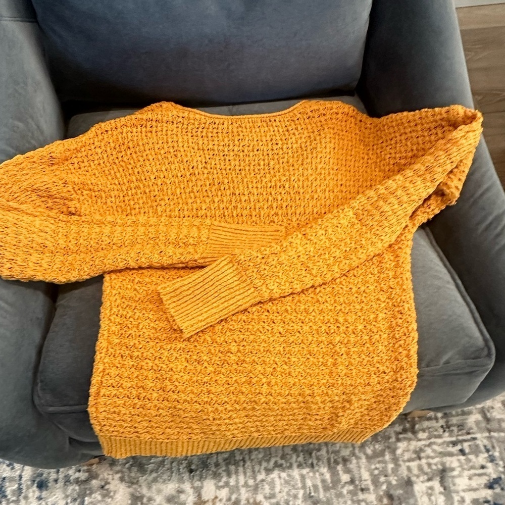 Abercrombie & Fitch Gold Knit Sweater Size M